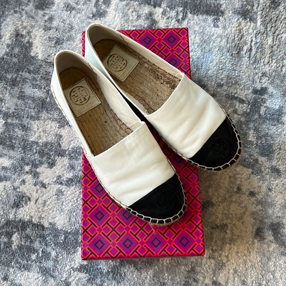 Tory Burch Color Block Flat Espadrille in color Ivory/Black toe, Size 6